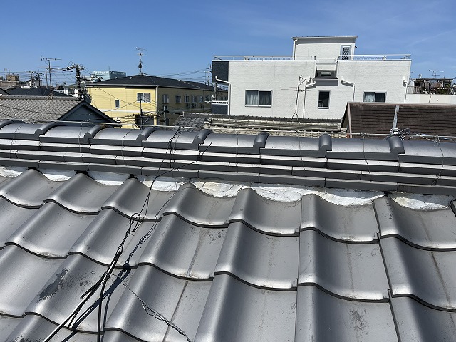 東大阪市にて身内の方からのご紹介で、いぶし瓦屋根の点検・調査のお問い合わせをいただきお伺いしました。