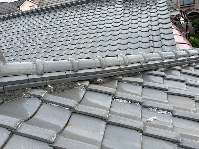 棟瓦のズレが引き起こす不具合
