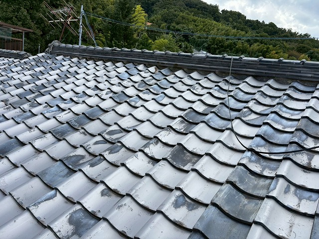 大阪市平野区で葺き替え工事をご相談いただいた瓦屋根の状態確認、経年劣化した屋根は葺き替え工事が推奨される理由