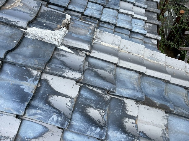 ズレや破損が生じた瓦