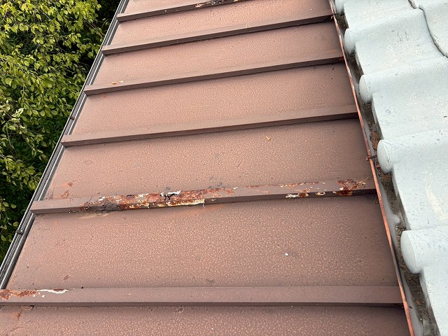 経年劣化が進行したトタン屋根