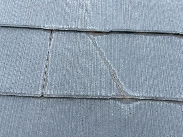 ひび割れも生じたカラーベスト