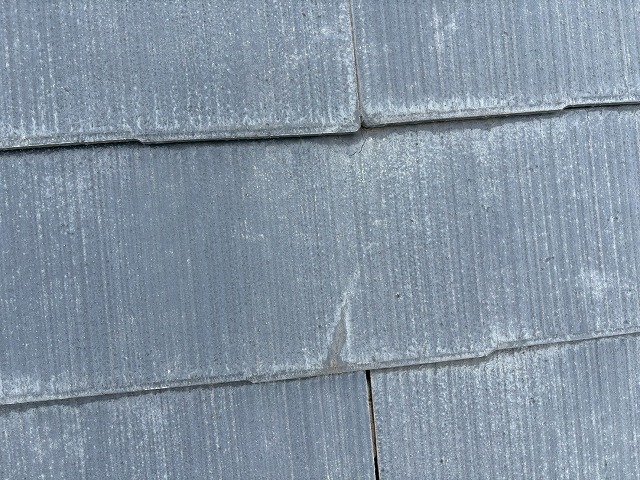 カラーベストに破損箇所あり