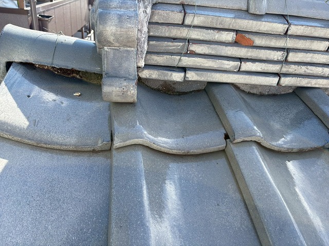 一部欠けが生じた熨斗瓦