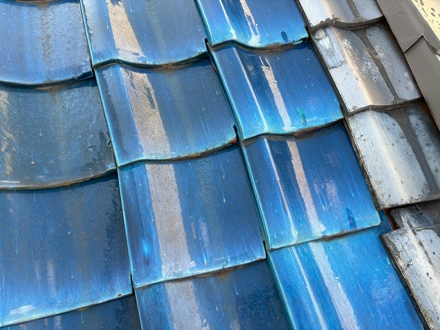 瓦のズレに要注意