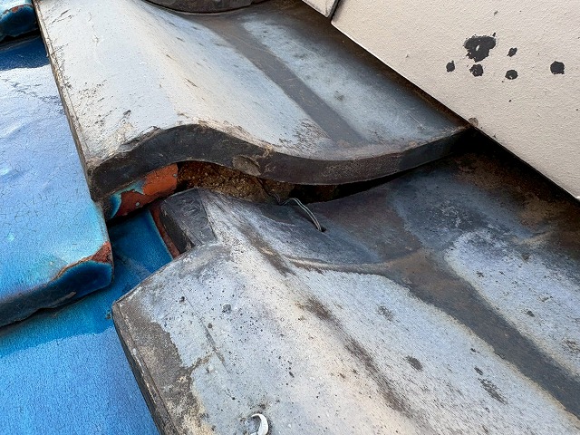 ズレが生じた瓦