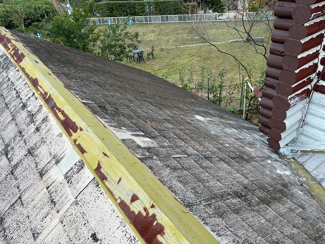 サビが深刻な棟板金