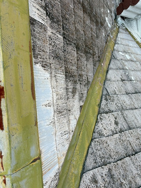 早めの交換が推奨される谷板金