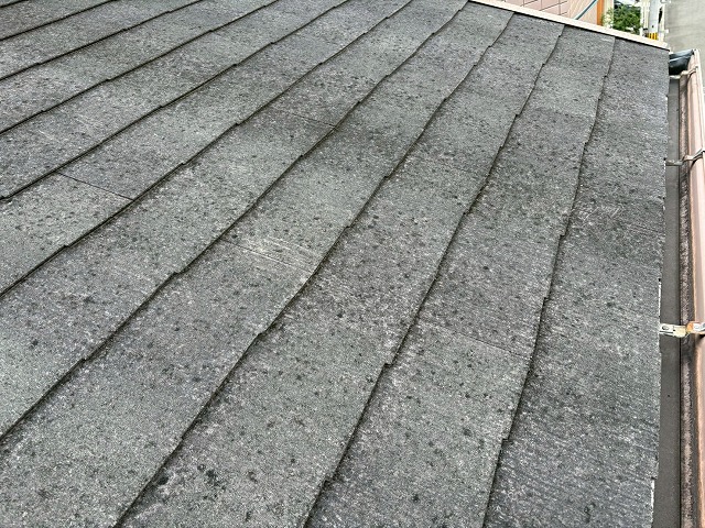 大東市で屋根メンテナンスを検討しているカラーベスト屋根の住宅でご相談をいただいた事例、屋根カバー工事をご提案させていただきました