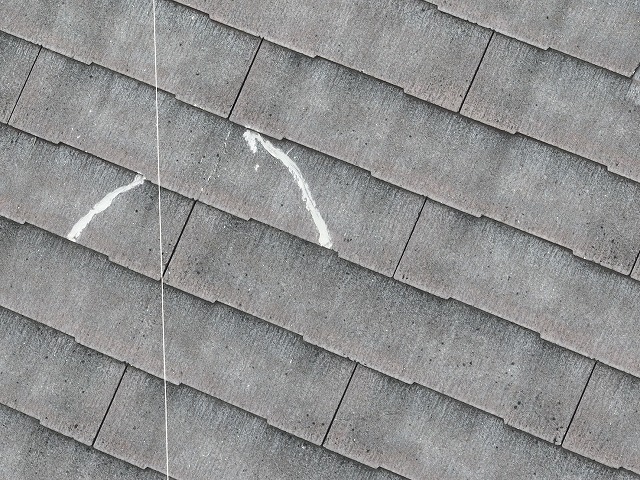 ひび割れ・破損が多数