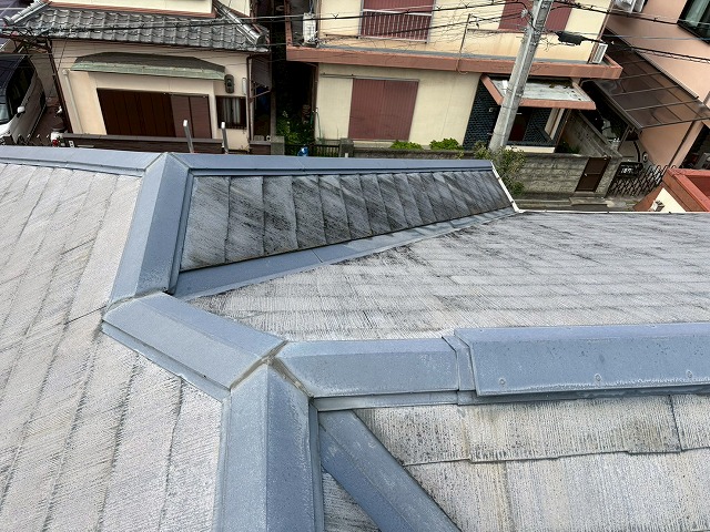 雨漏り原因が疑われる棟繋ぎ