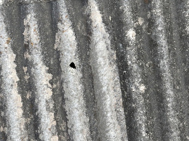 穴あきが生じた明かり取り