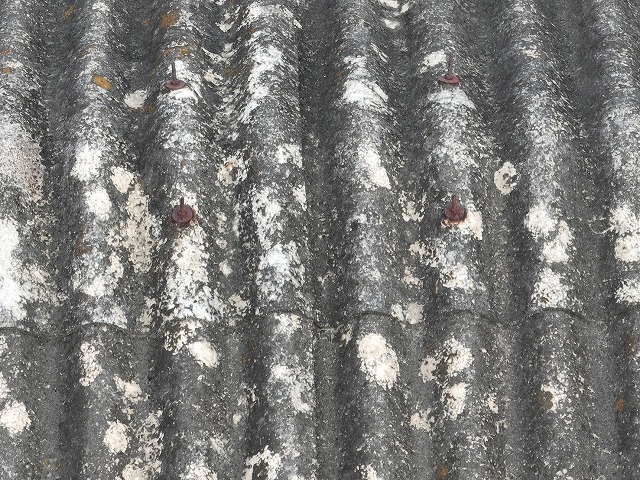 経年劣化が進んだ屋根材