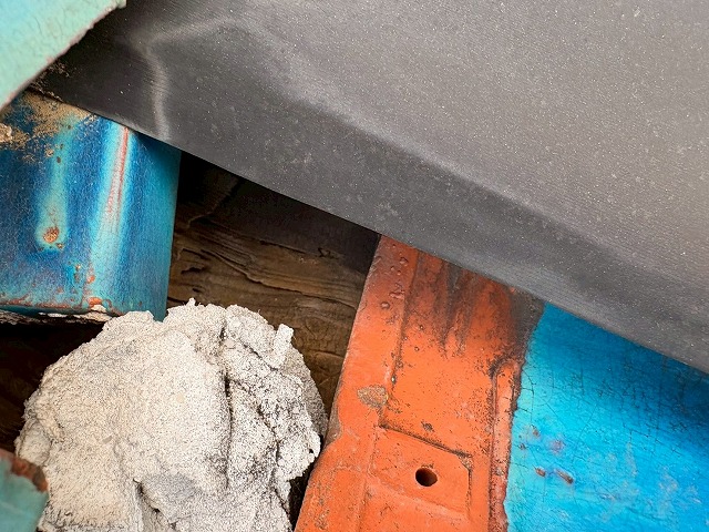 下地が見えている瓦