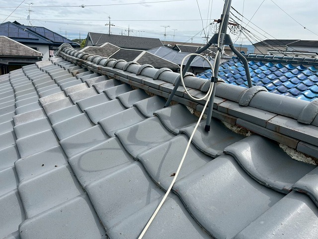 大阪市生野区で経年劣化が深刻な瓦屋根の調査、老朽化した屋根は葺き替え工事の実施が推奨される理由
