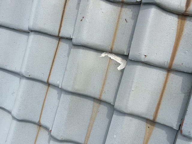 老朽化した瓦屋根