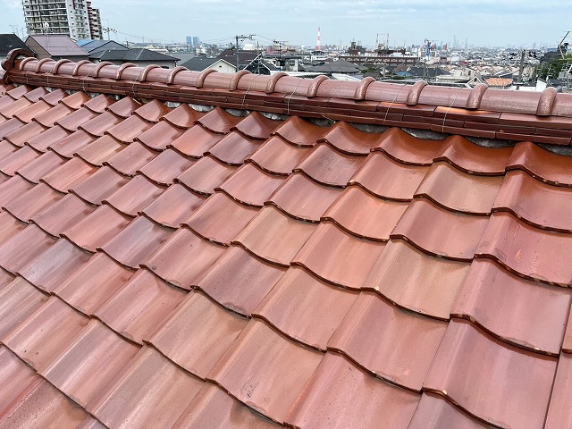 大東市で瓦のズレが気になったお客さまから屋根点検のご相談、瓦屋根の老朽化が進んでおり葺き替え工事をご提案
