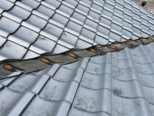 雨漏り原因の谷板金