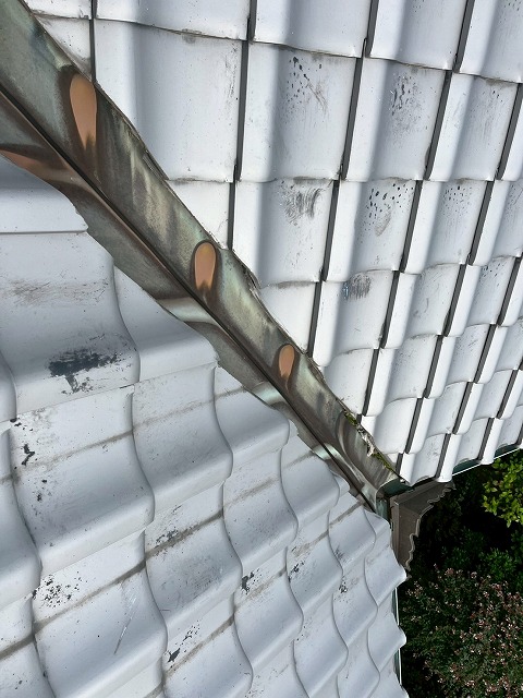 谷板金の亀裂が発生