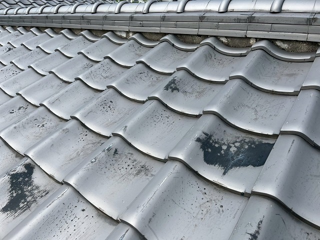 大阪市生野区で雨漏りが発生した瓦屋根の住宅点検、原因は谷板金に発生した亀裂