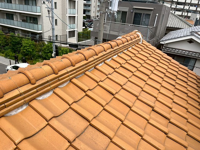 瓦屋根の調査も承ってます