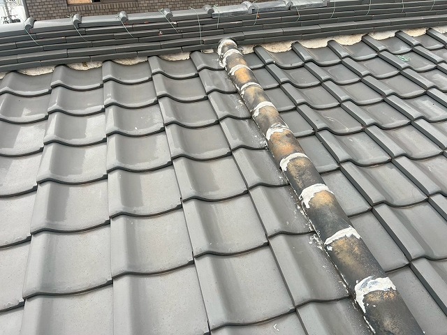 連棟住宅の屋根を調査