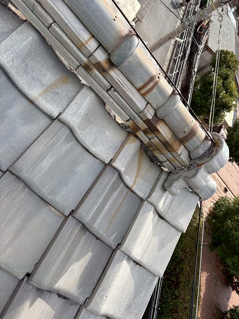 ズレが生じた瓦