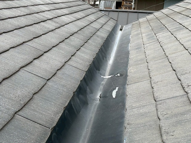 雨漏り原因の谷板金