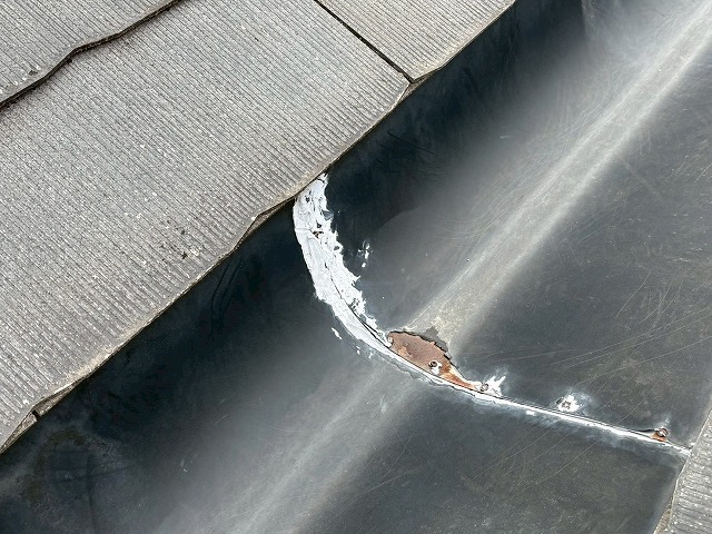 穴あきが生じた谷部分