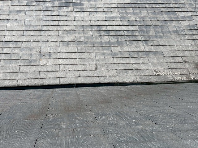 カラーベスト屋根の倉庫