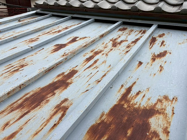 サビが生じた瓦棒屋根