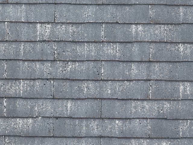 大阪市東成区で急勾配のカラーベスト屋根を現地調査後に屋根カバー工法をご提案、防水性能の低下が疑われました