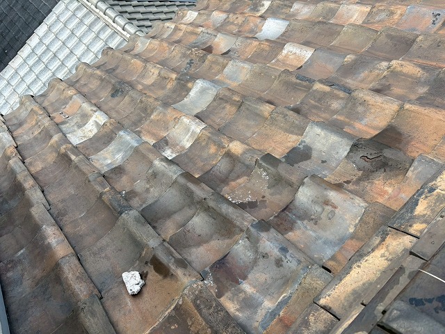 経年劣化が進行した瓦屋根