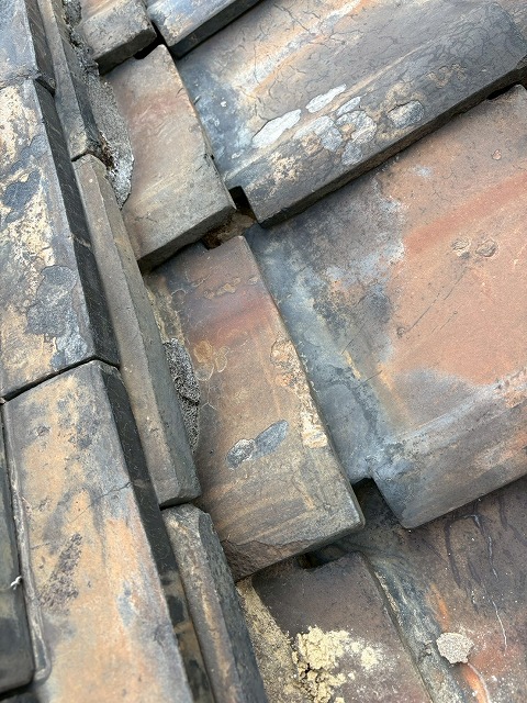 下地の痛みが疑われる瓦屋根