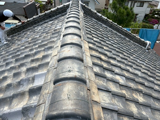 不適切な補修後がみられる瓦屋根