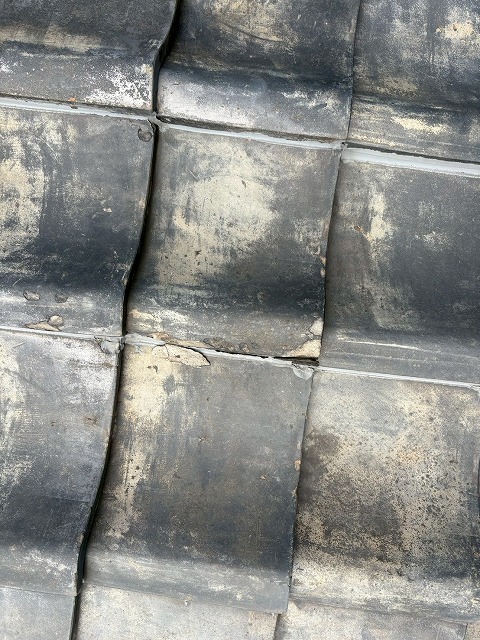 瓦自体の痛みが激しい状況