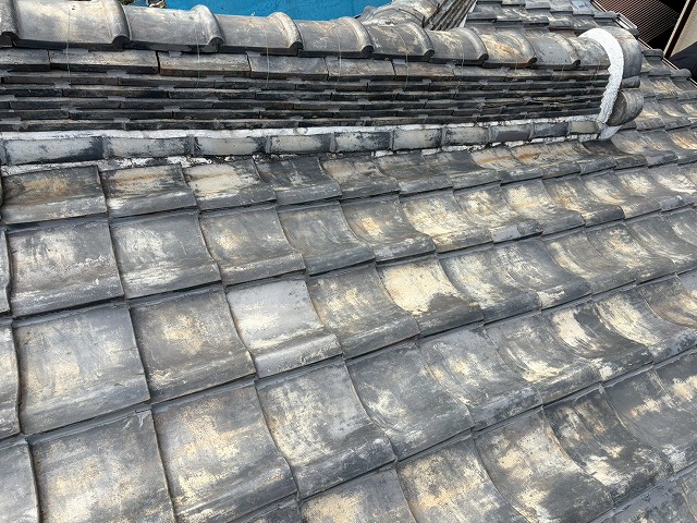 全体的な経年劣化が進行した瓦屋根