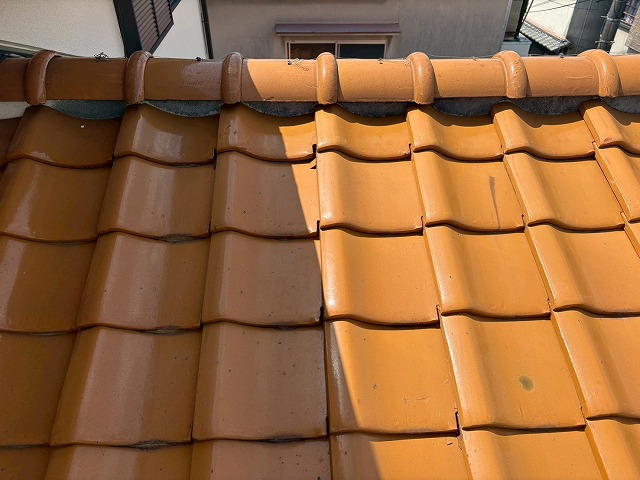 東大阪市で瓦屋根からの雨漏りでご相談いただいた事例、棟繋ぎの経年劣化も進行していました