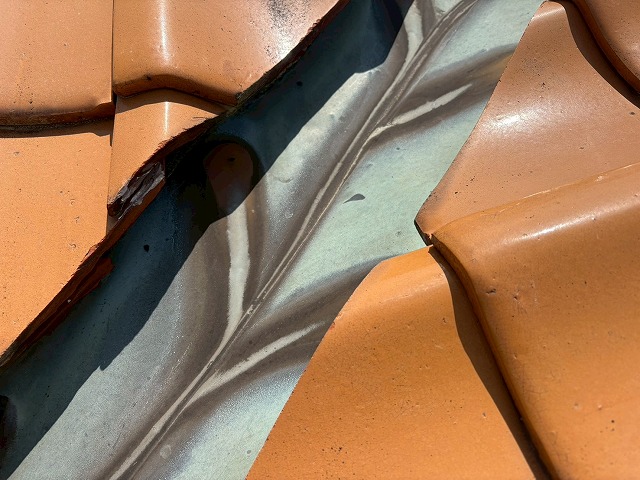 原因は谷板金の劣化