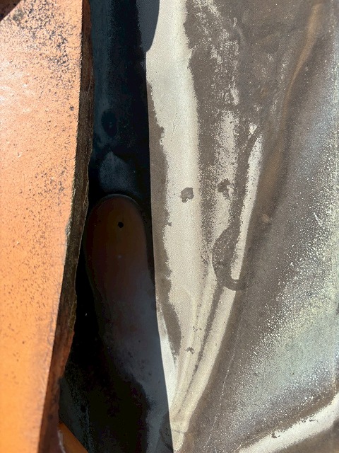 劣化した谷板金