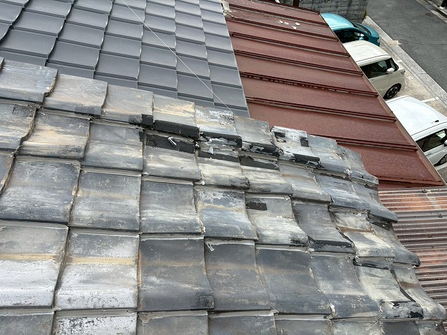 経年劣化が進んだ瓦屋根