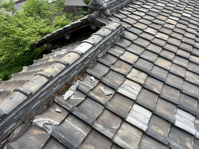 経年劣化が深刻な瓦屋根