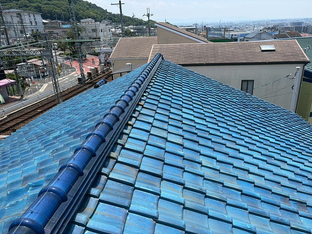 東大阪市で瓦屋根の谷板金から雨漏りが発生！シーリング補修ではなく交換をご提案しました