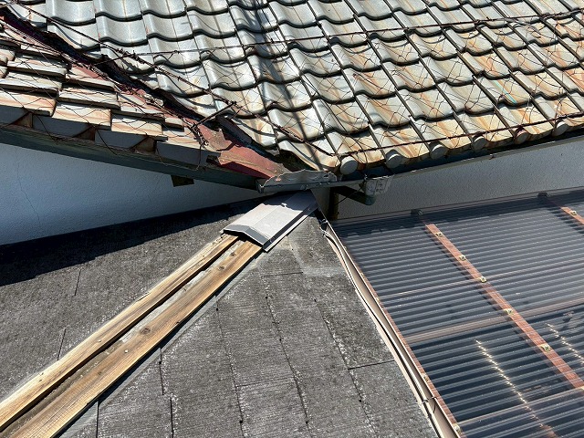 棟板金の飛散部分