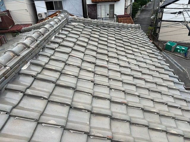 葺き替え予定の瓦屋根