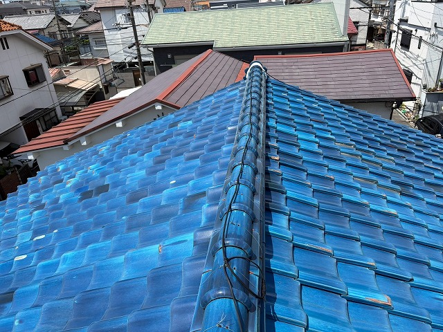 羽曳野市にて瓦屋根の棟瓦やズレを点検、雨漏りにつながる屋根の不具合に注意しましょう