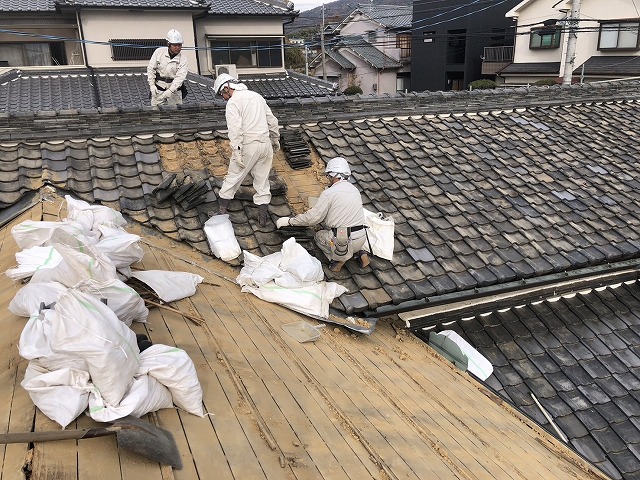 瓦・土の撤去風景