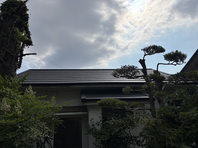 カラーベスト屋根の上からガルバリウム鋼板のシルキーG2でカバー工事