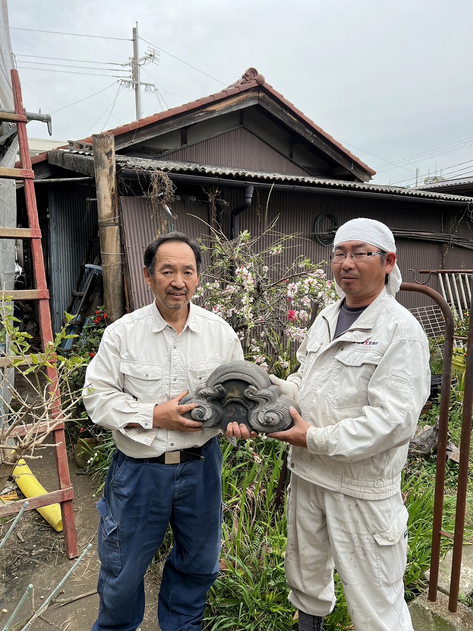 東大阪市で入母屋屋根のいぶし瓦葺き替え工事