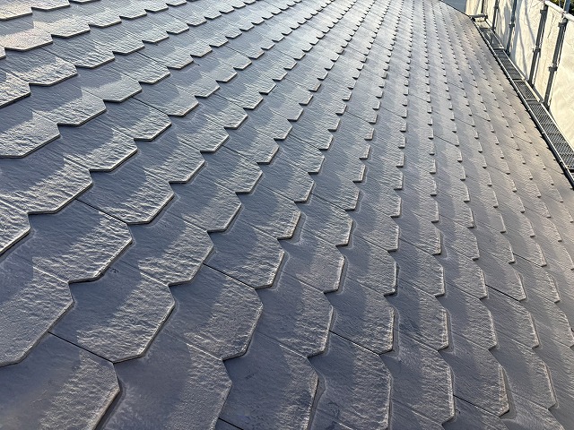 全体的に色あせたスレート屋根